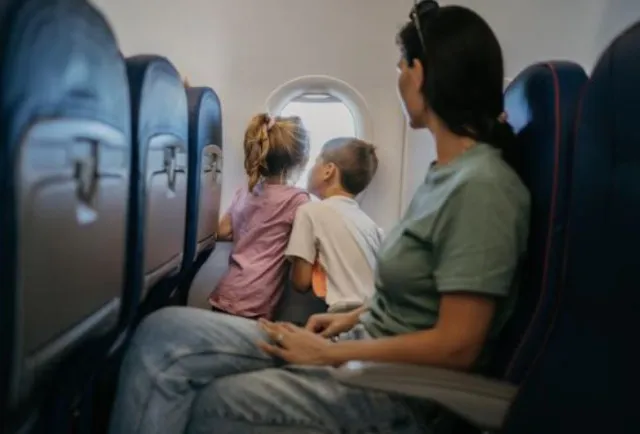  plane passenger wonder whether she was an**hole after refusing to surrende 334