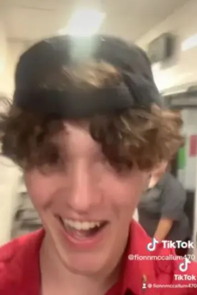 mcdonalds worker quits mid-shift after being asked to clean greasy cooking 640