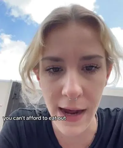 server says that people who can’t afford to tip 20% ‘don’t deserve to eat o 1300