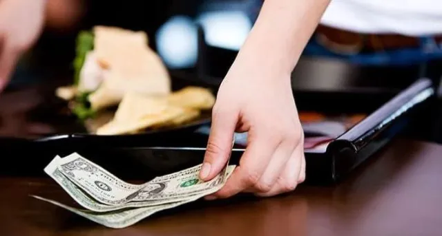 server says that people who can’t afford to tip 20% ‘don’t deserve to eat o 1297