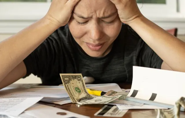 woman breaks down in tears revealing financial struggles despite working th 1308