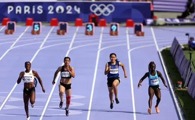 olympics star lucia moris collapses during womens 100m heats in paris 1730