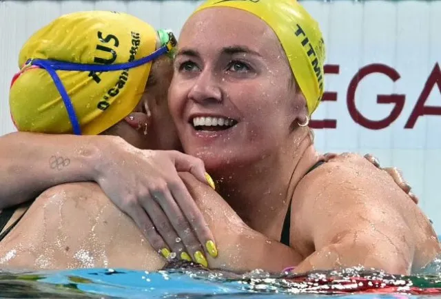 swimming fan stunned by ariarne titmus yellow fingernails 1738