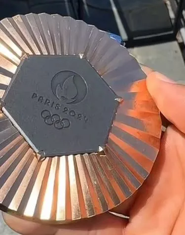 paris 2024 organizers promise to replace rusty olympic medals 2327