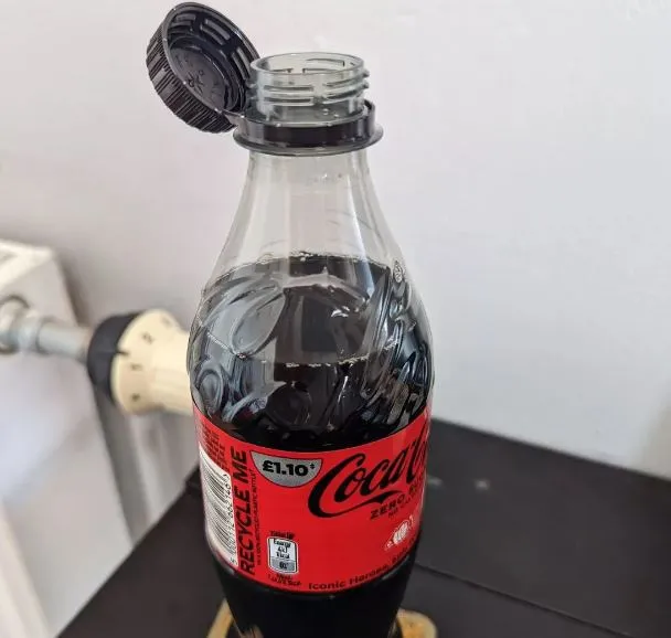 people baffled after realizing theyve been opening bottle lids the wrong w 2348