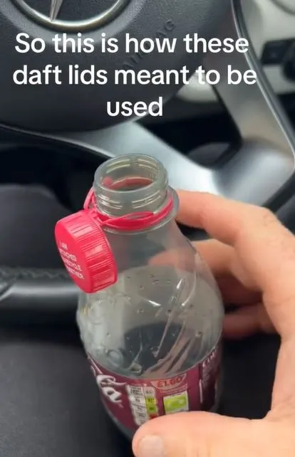 people baffled after realizing theyve been opening bottle lids the wrong w 2349
