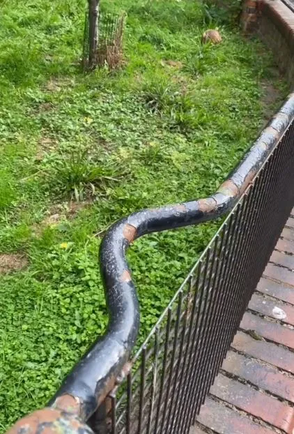 people stuns after discovering the hidden history of kinked street railings 2344