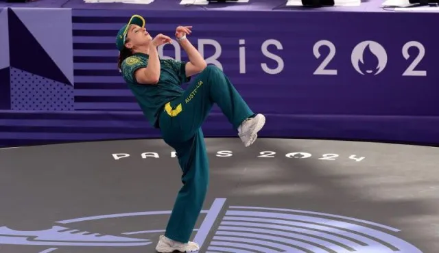 breakdancer raygun receives mental health support after zero-point performa 2496