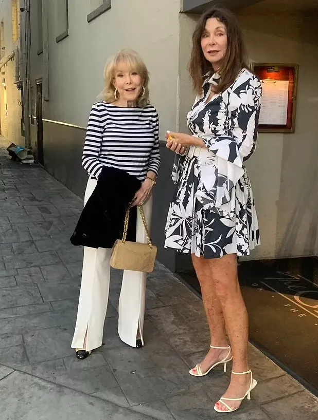 92-year-old Hollywood star stuns people after stepping out for dinner ...