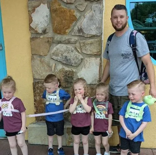 dad uses a leash to take his five-year-old quintuplets for a walk 3377