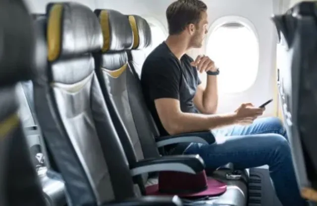 flight attendant explains why you should never never wear a t-shirt on a pl 3353
