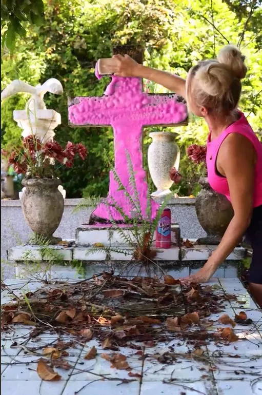 woman faces backlash after filming herself cleaning random graves on tiktok 3645