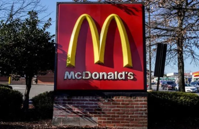 couple stunned by unexpected cash stash at mcdonalds 3773