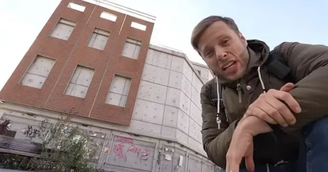 man uncovers the truth behind new york’s mysterious fake buildings 3791