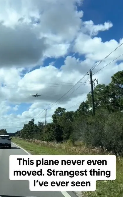 people stunned after spotting airplane appears stuck in the sky 3788
