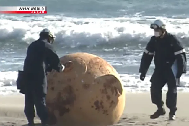 viewers stunned after spotting giant sphere on beach 3806