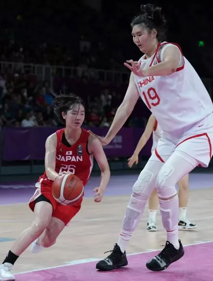 17-year-old chinese basketball player wows with impressive size and skills 3858