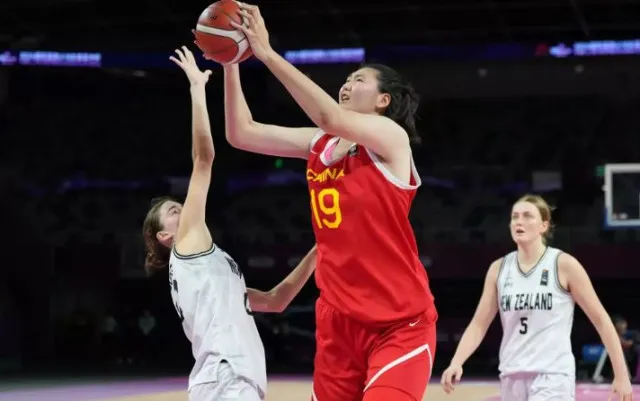 17-year-old chinese basketball player wows with impressive size and skills 3859
