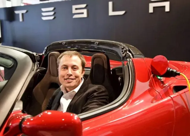 elon musk responds to snoop dogg’s tesla request 3902