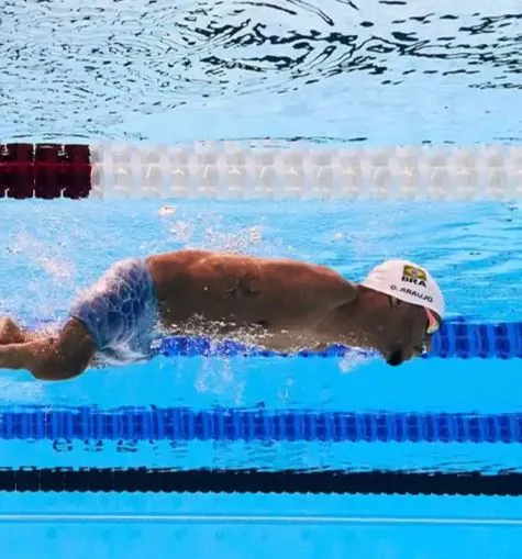 paralympic swimmer with short legs and no arms dominates in paris 4178