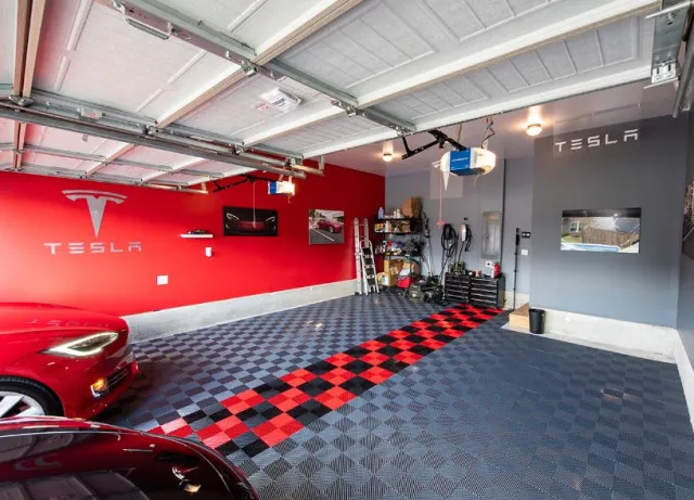 elon musk has his mother sleep in the garage during visits 4228