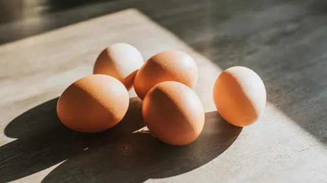 man eats 700 eggs in one month to prove whether they could harm human healt 5763