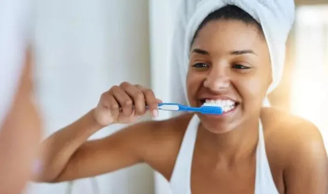 dental expert cautions against shower toothbrushing habit 6007