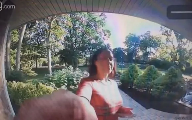 furious delivery driver walks off with customers food after an $8 tip disp 6535