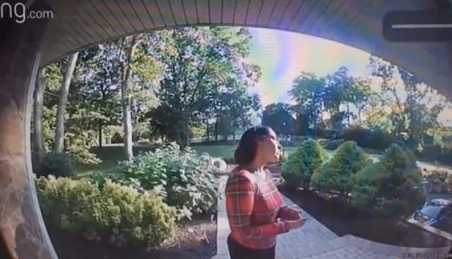 furious delivery driver walks off with customers food after an $8 tip disp 6536