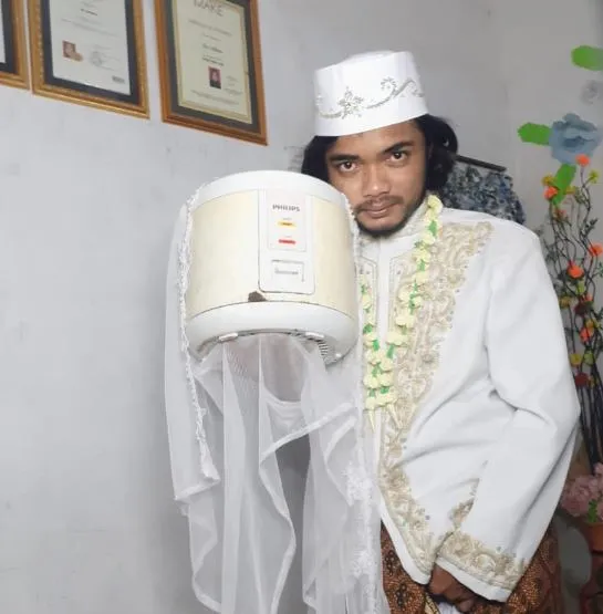 man marries rice cooker and divorces 4 days later 6531