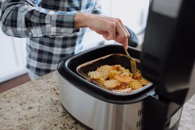 people stunned after finding overlooked part of air fryer theyve never cle 6503