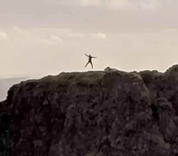 man captures rare one-in-a-million photo without realizing it for days 6591