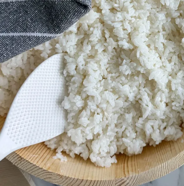 what the small grains on the rice scoop are used for 6668