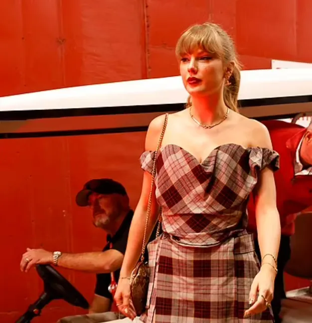 taylor swift addresses breakup rumors with travis kelce following a leaked 6721