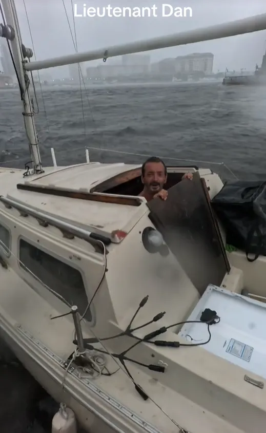 lieutenant dan waits out hurricane milton approaches as he refuses to leave 6880