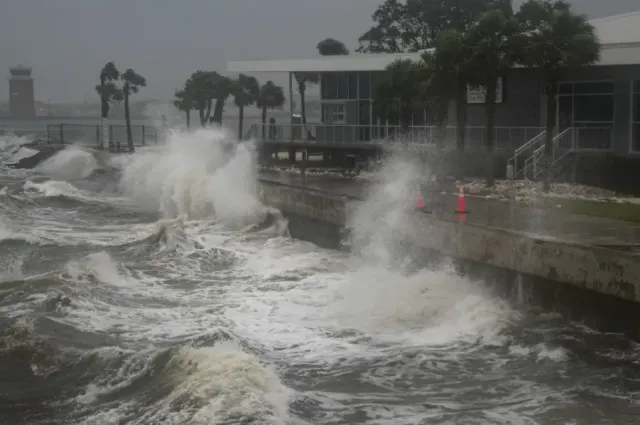 taylor swift donates $5 million to hurricane milton relief efforts 6875