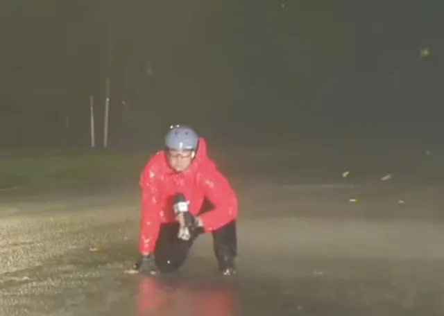 weather reporter faces deadly hurricane milton as people say he deserves mo 6904