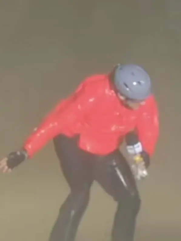 weather reporter faces deadly hurricane milton as people say he deserves mo 6903