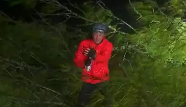 cnn host hit by flying debris during live hurricane milton coverage 6951