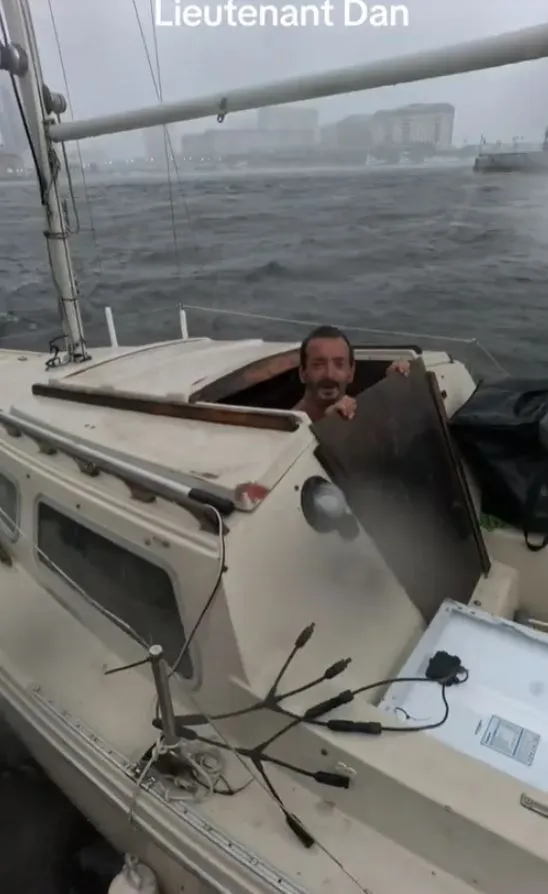 tampa’s ‘lieutenant dan’ refuses to evacuate during hurricane milton despit 6958