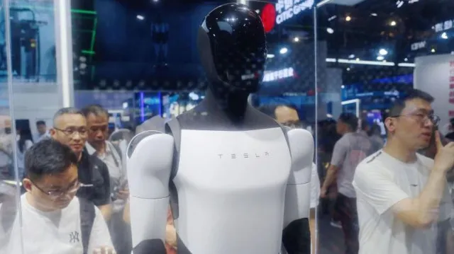 elon musks new tesla robot leaves viewers uneasy with its ambitious respon 7165