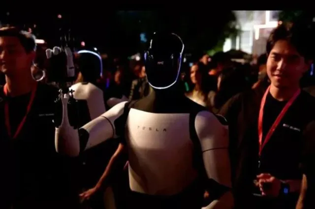 elon musks new tesla robot leaves viewers uneasy with its ambitious respon 7166