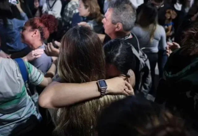 liam paynes mother shares her heartbreak with friends after his hotel fall 7662