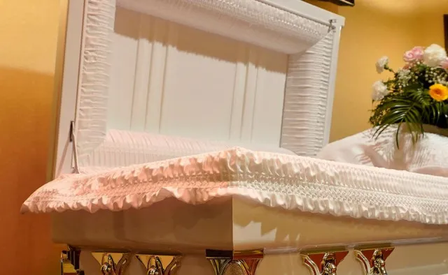 funeral home apologizes after body falls from hearse 7841