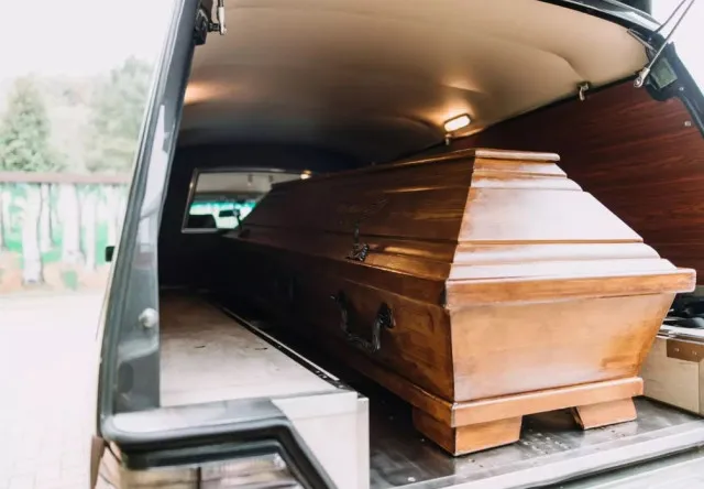 funeral home apologizes after body falls from hearse 7843