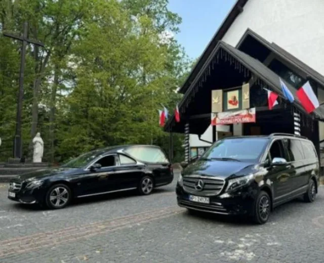 funeral home apologizes after body falls from hearse 7842