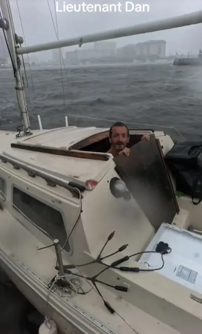 lieutenant dan arrested after refusing to leave boat during hurricane 7763