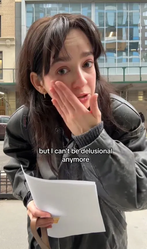 gen z influencer breaks down in tears after struggling to land a job despit 8088