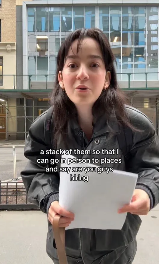 gen z influencer breaks down in tears after struggling to land a job despit 8091