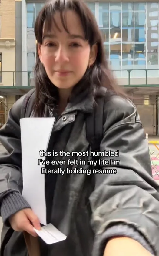 gen z influencer breaks down in tears after struggling to land a job despit 8092
